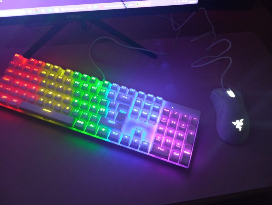 Teclado Branco mecânico Mars Gaming Ótimo para FPS