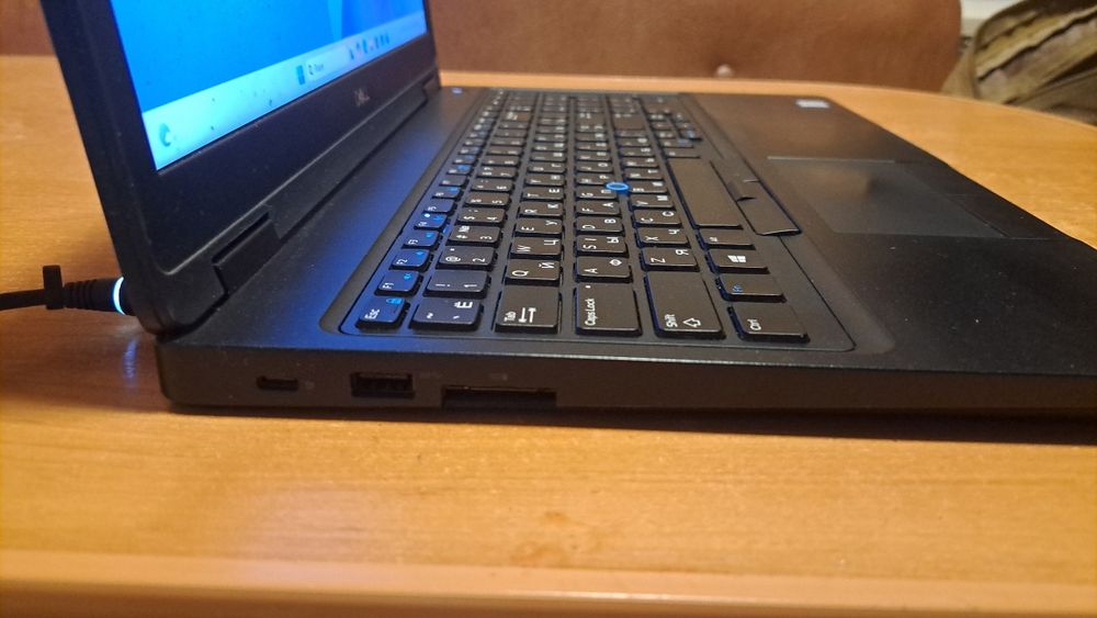 Продам ноутбук Dell Latitude 5590