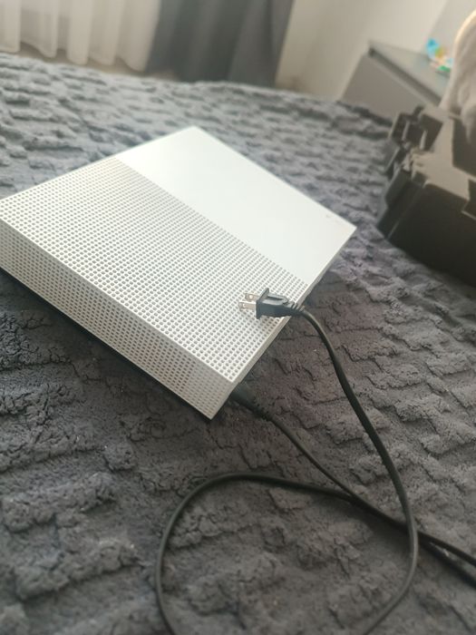 Продам Xbox one s