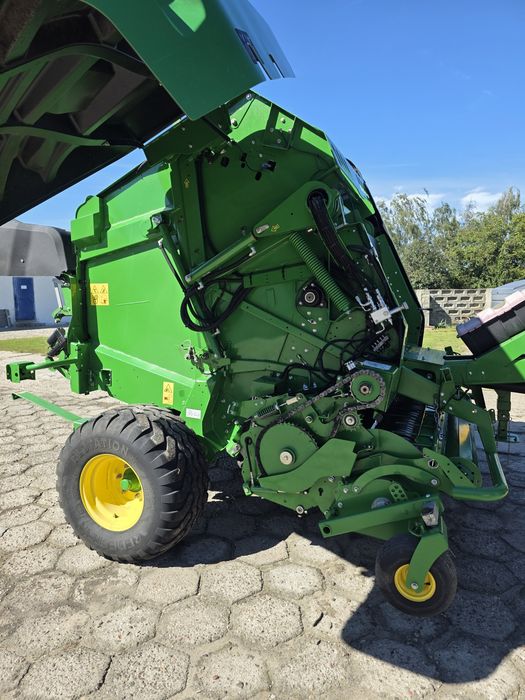 Prasa John Deere V451M