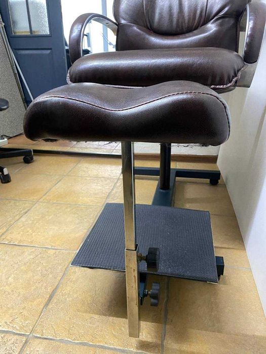 Педикюрне крісло, крісло для педикюру, подологічне крісло