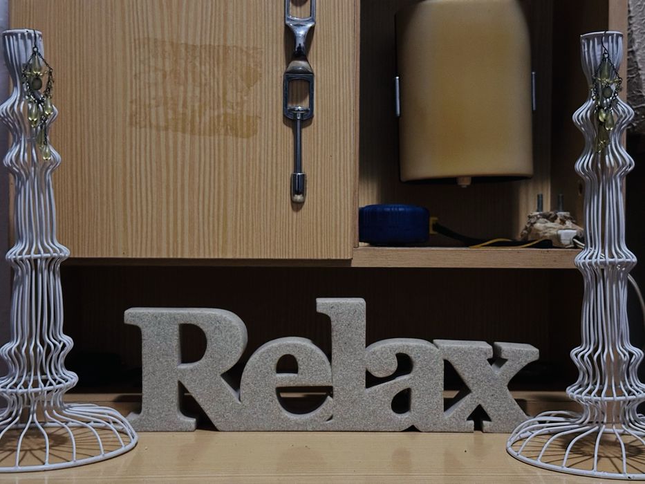 Mega Lote Decoração Casa (5 Peças) – Palavra Relax + Castiçais + Flores
