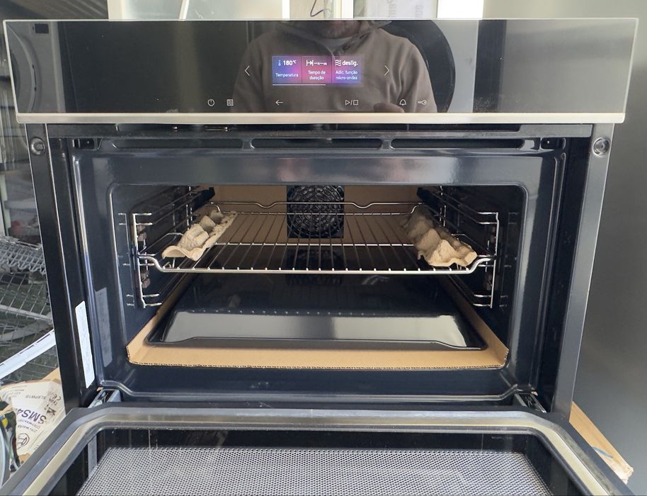 Forno e  Microondas. Siemens  Cm724G1B1 45L Preto ( NOVO)