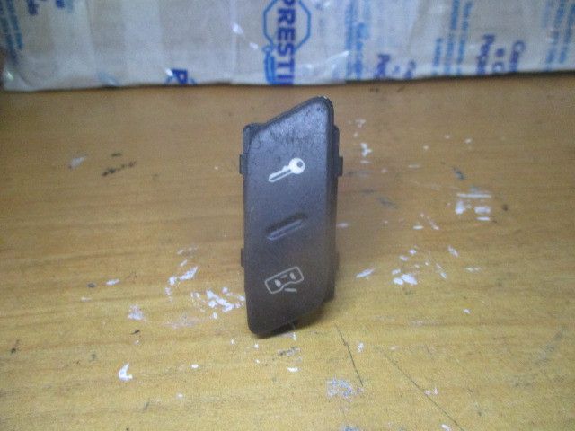 Botão / interruptor trancar portas VOLKSWAGEN Golf V (1K1)