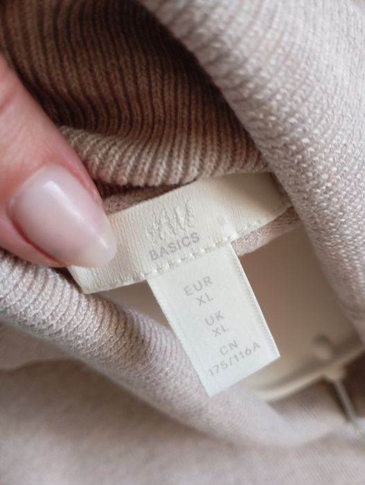 H&M XL klasyczny cienki sweterek z golfem na wiosnę beżowy