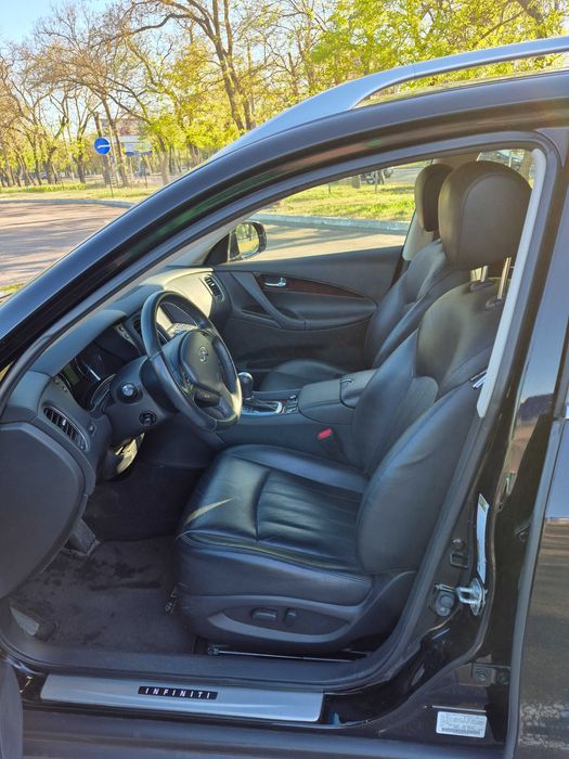 Продаю Infiniti QX50 2017