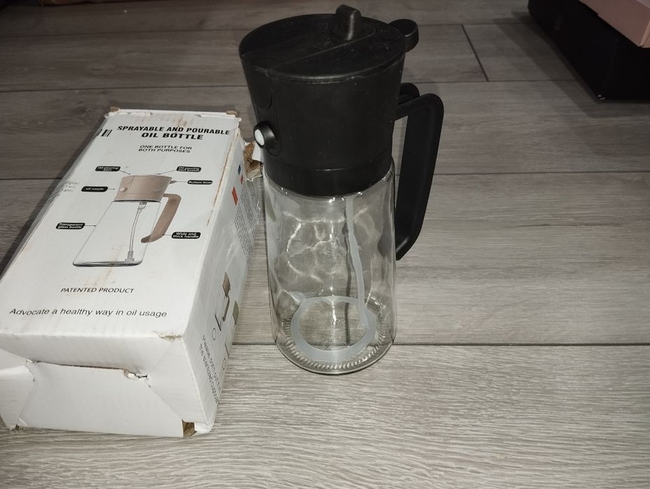 Butelka ze spryskiwaczem na olej