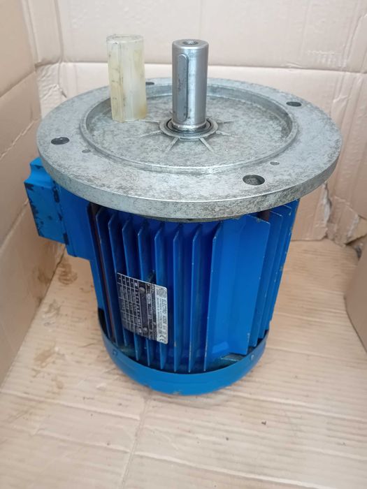 Motor eléctrico trifásico 4Kw ( 5,5Cv) Adda (Italy)