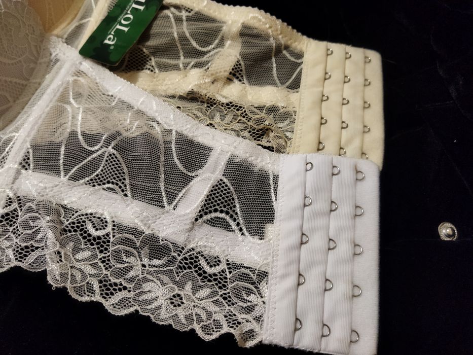 Бюстгальтер бежевий і білий. НОВІ. 2 шт за 199 грн