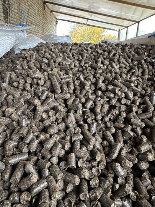 Продам пелету з лузги та відходів соняшника!