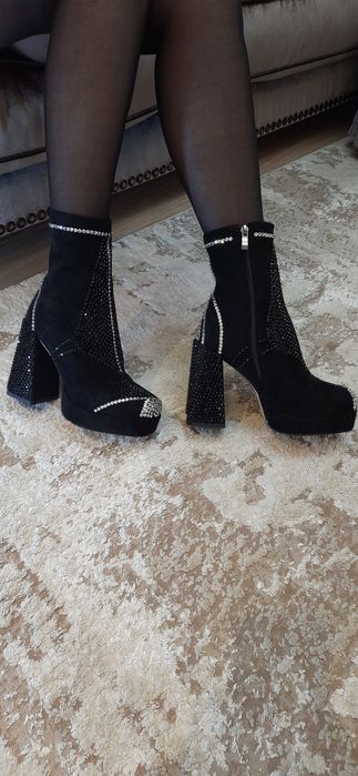 Ботильоны на высоком каблуке