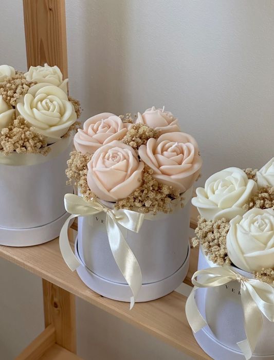 Bouquet de flores e velas / Caixa de flores e velas