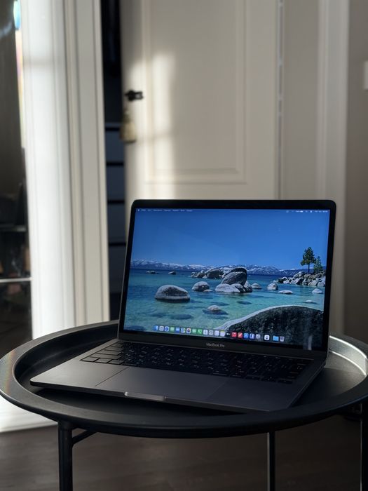 MacBook Pro 2020 i7 32GB , 512 gb
