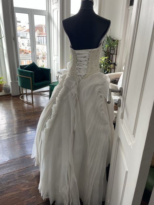 Vestido de noiva com corpete de perolas