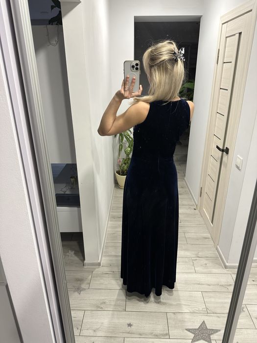 Вечірня сукня, на корпортив чи на свято