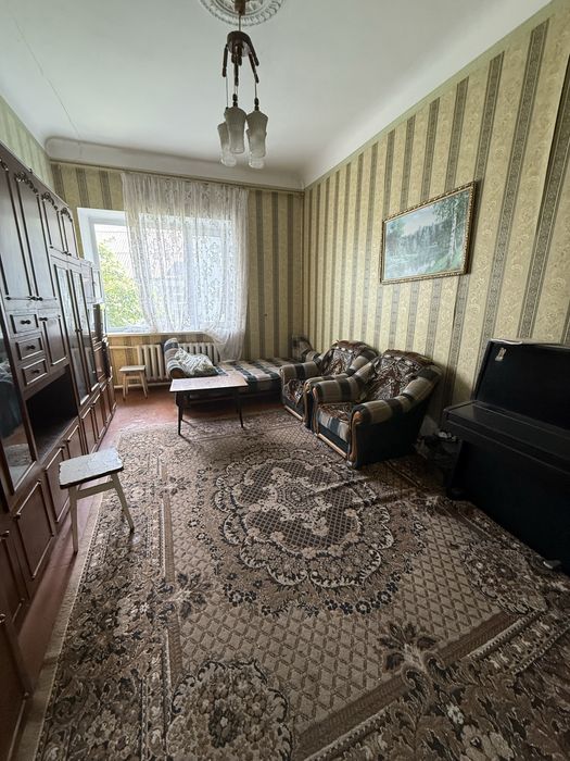 Оренда великого окремого будинку