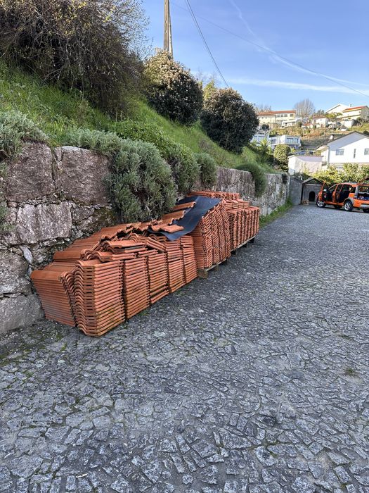 Vendo cerca de 700 telhas campos