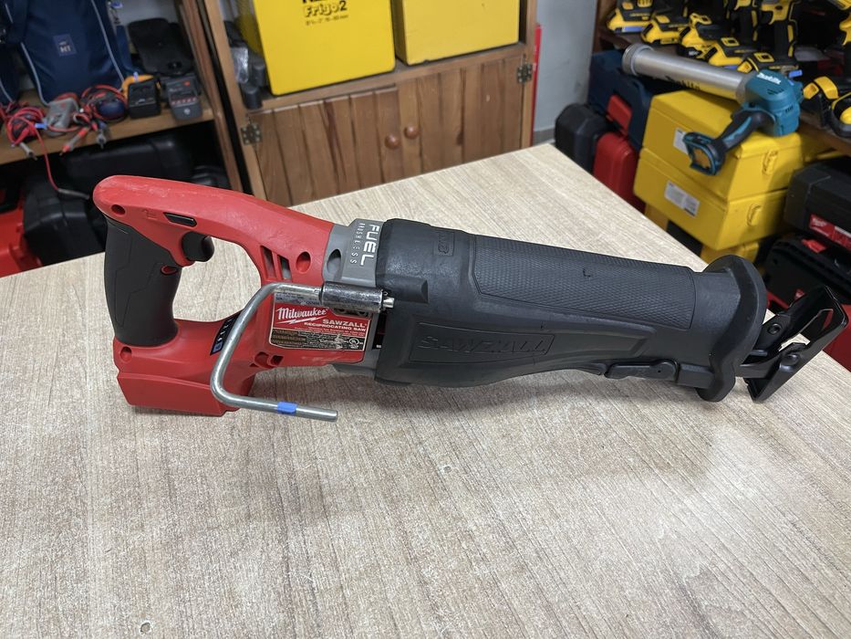 Milwaukee M18 2721-20 ONEFSZ / безщіткова шабельна пила Мілвокі