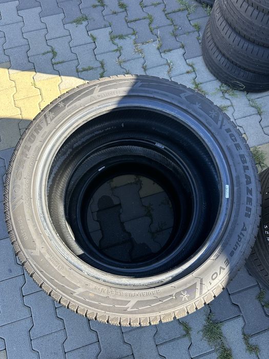 255/45/18 шини у гарному стані