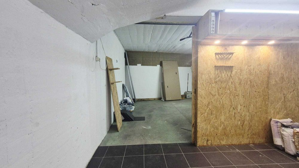 Garagem Ampla com 35 m² | Zona do Hospital do Barreiro