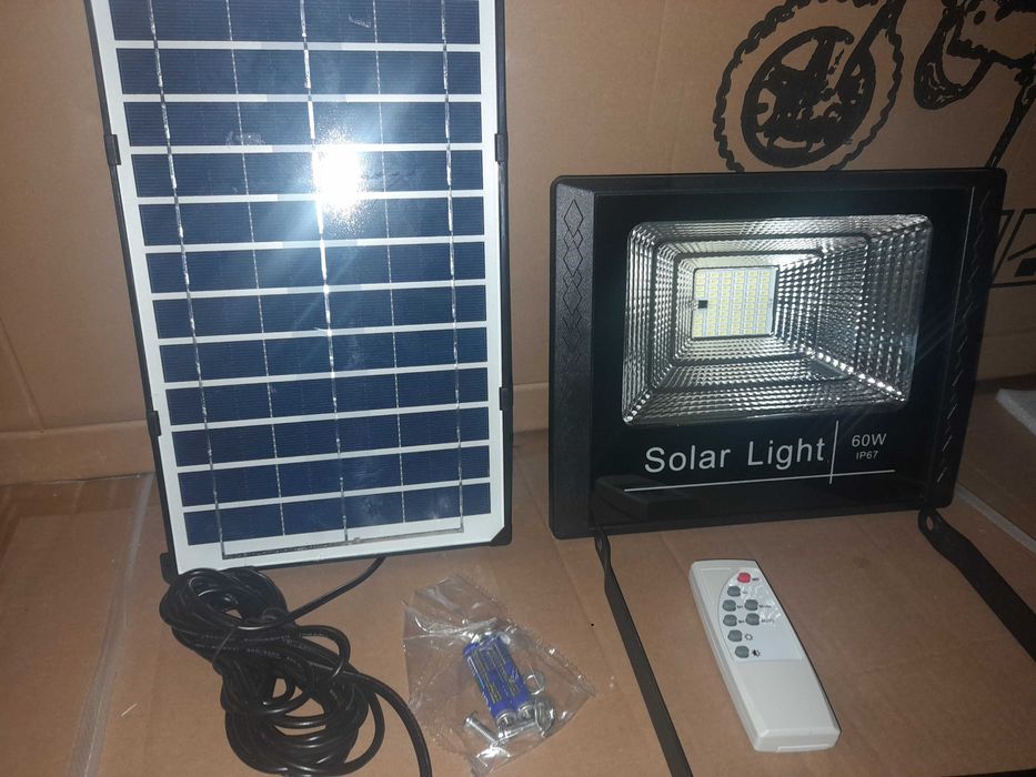 Holofote Led com bateria e painel solar