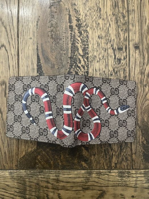 Carteira Gucci GG Supreme com Estampa de Cobra –m