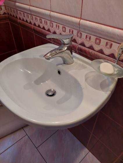 Umywalka łazienkowa z baterią