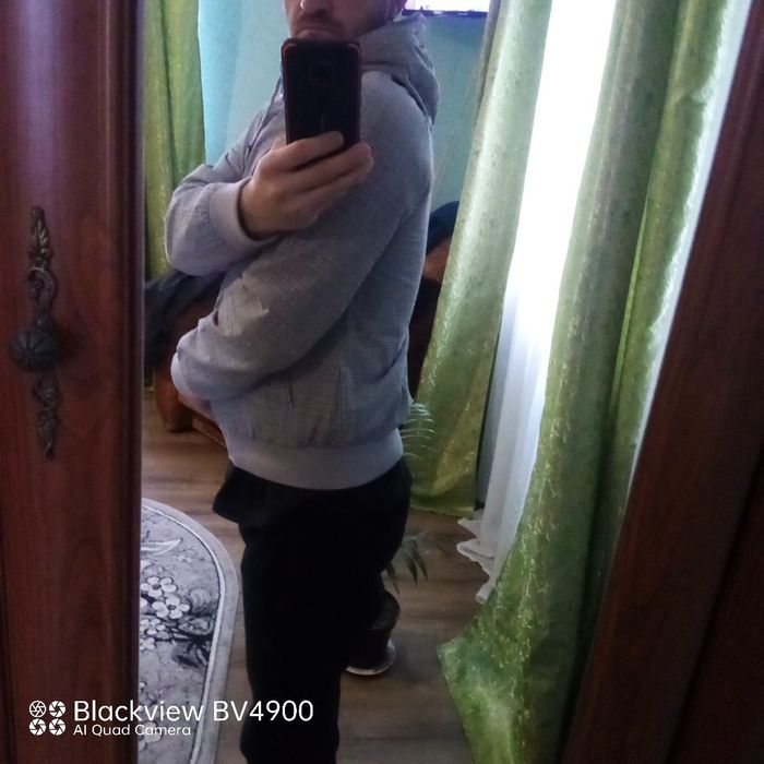 Продам легеньку весняну курточку