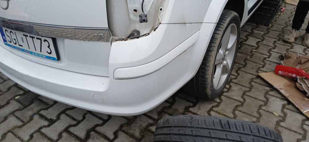 Opel Astra h kombi zderzak tył Z474