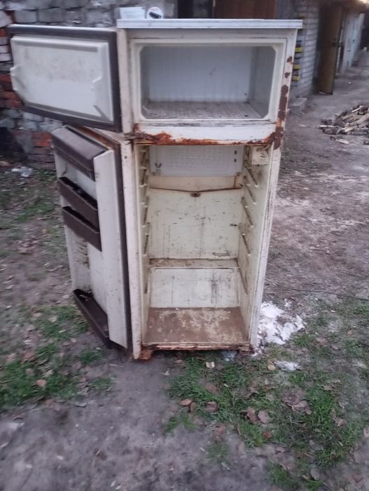 Холодильник на дачу или гараж.рабочий.