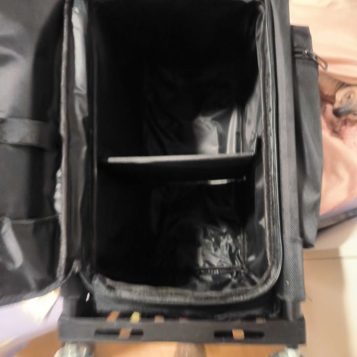 Kufer kosmetyczny na kółkach