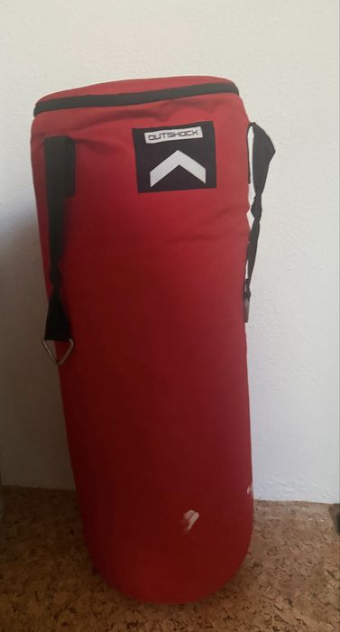 Saco de Boxe Suspenso Outshock 14kg + Luvas + fitas para a mão