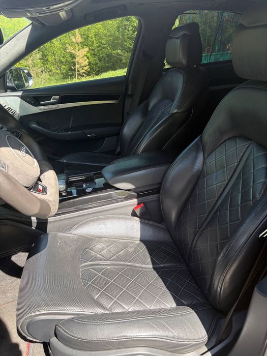Audi S8 2013 (одягнена в рестайлінг)