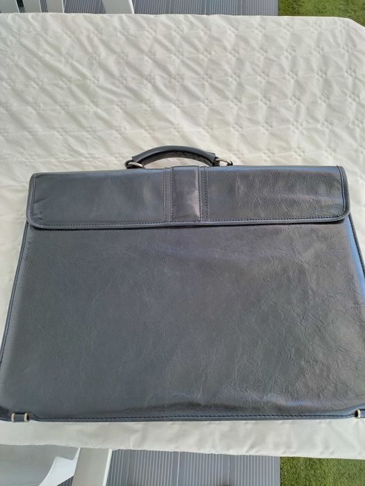 Pasta executivo em pele