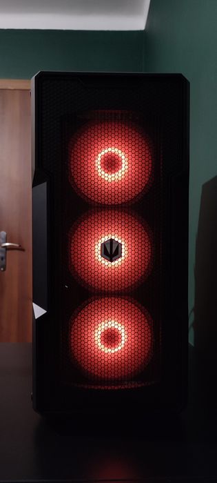 Komputer i7-13700kf, 32 GB ram, SSD 2tb m2, RTX 3060 ti.