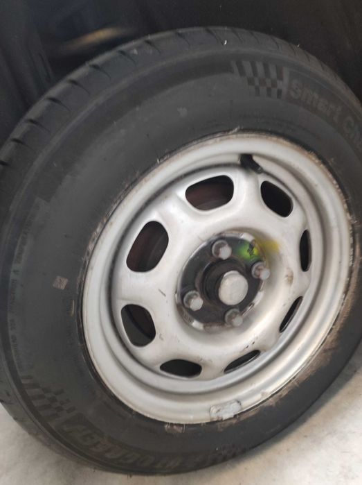 4 Jantes com pneus 175/70R13  Golf novos