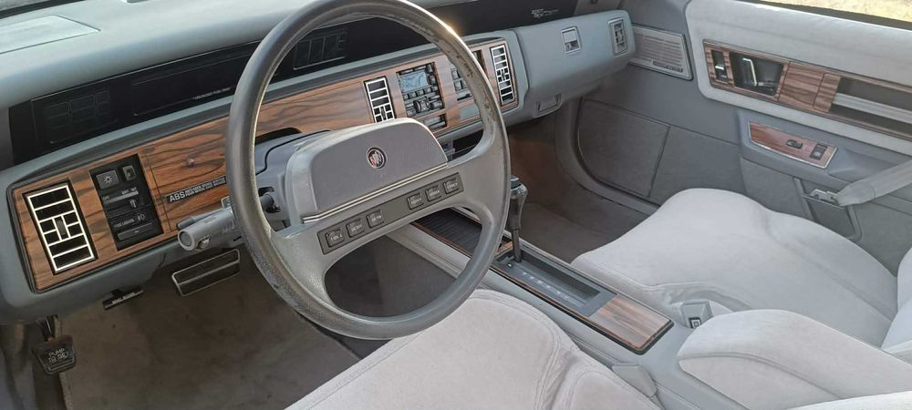 Buick Regal 1990 photo 3