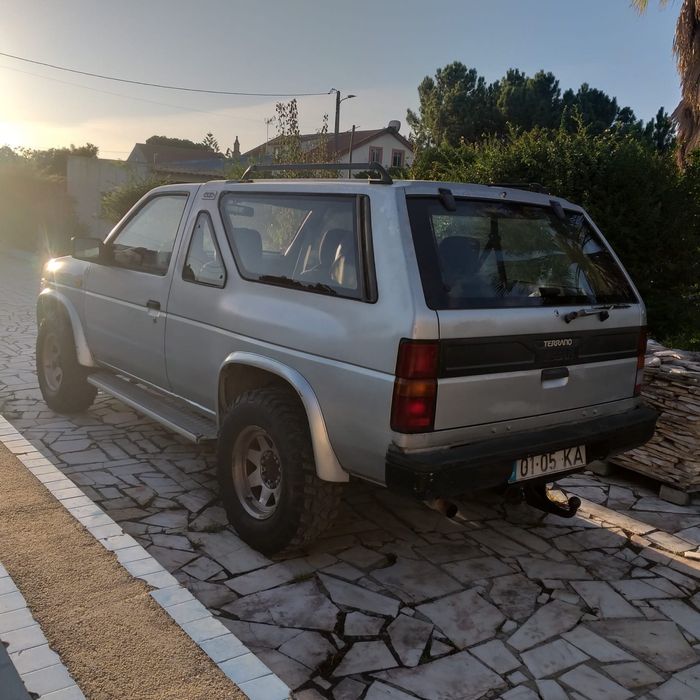 Nissan terrano 1 foto 2