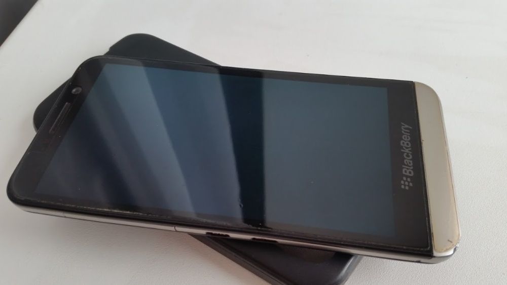 Телефон Blackberry z30