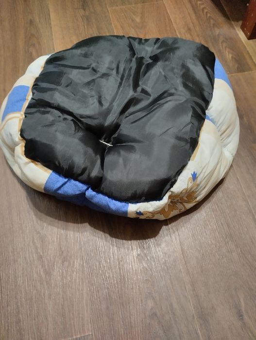 Лежанка для кота чи маленької собаки