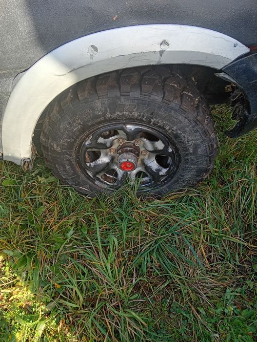 Nissan Terrano 2.4 LPG 4x4