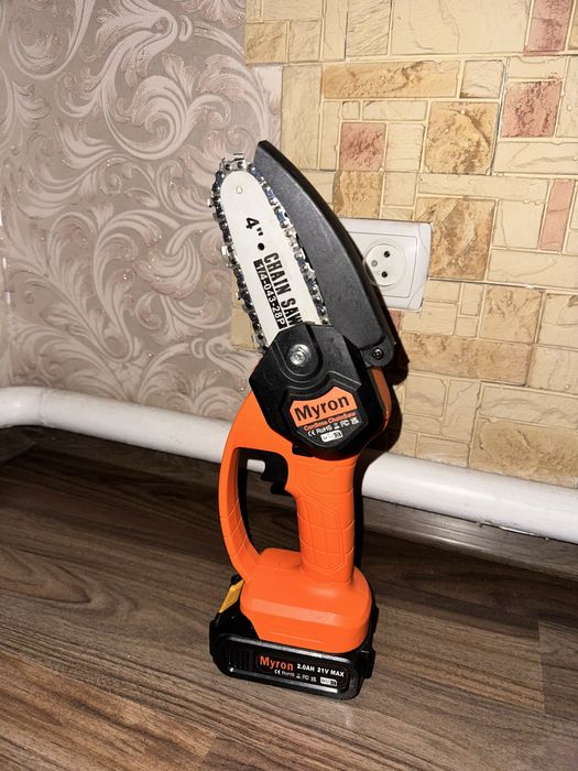 Акамуляторна пила