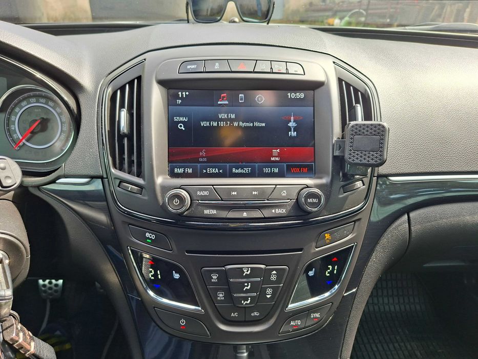 samochód osobowy opel insignia country tourer