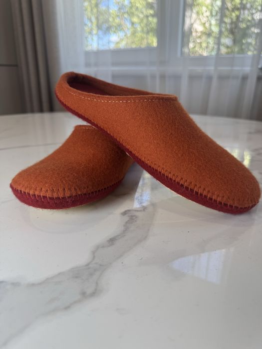 Тапки з натурального войлока.