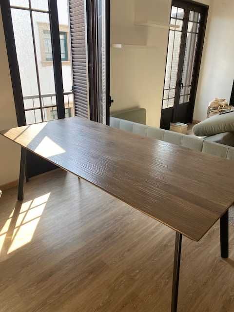 Mesa de jantar - madeira
