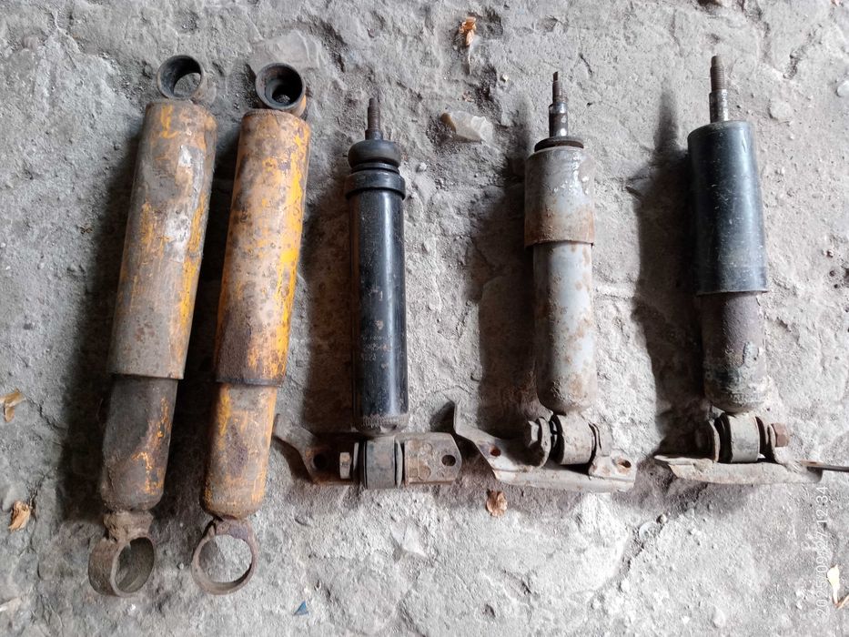 Амортизаторы ВАЗ 2101--2107 передние и задние Б/У. Пружины перед ,зад.