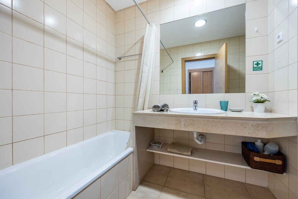 Estúdio T0 férias Portimão - Ar Condicionado, Piscina, Roupas, WIFI, TV Cabo, junto ao Continente