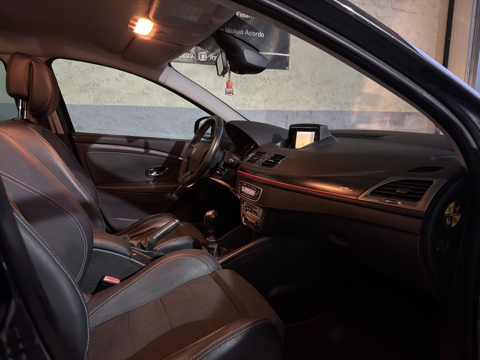 Renault Megane Break GT Line 1.5 DCI 110cv - Desde 120€ Mês