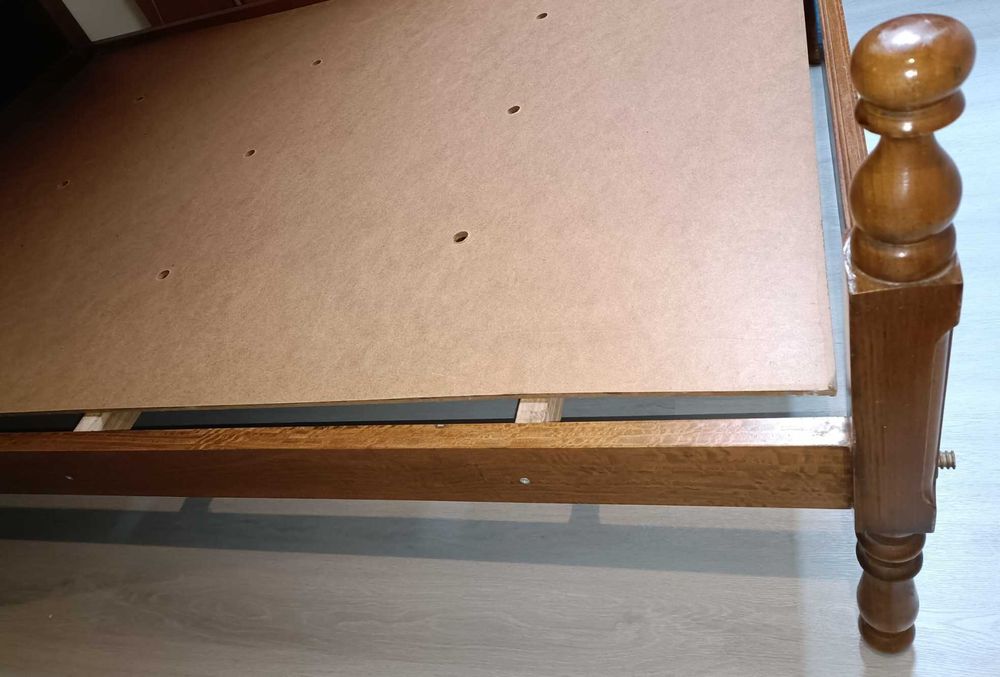 Cama de Casal em Madeira de Pinho