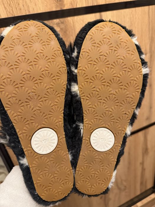 Сандалі , тапочки UGG